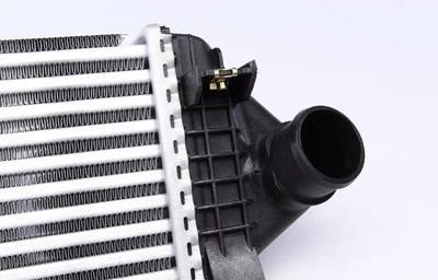 Інтеркулер NRF 30273 Volvo V50, S40, C30, C70 30680124, 30741046, 31280122
