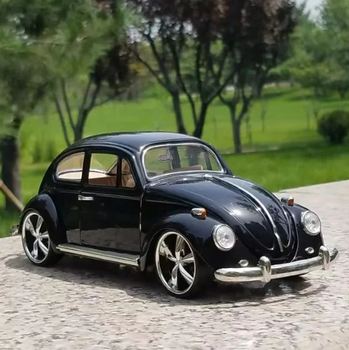 Моделька машины Volkswagen Beetle в масштабе 1:18 имеет подвижные элементы
