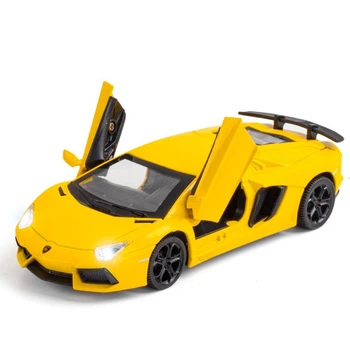 Машинка коллекционная TY Models Lamborghini 770-4 металлическая с инерционным механизмом, светом и звуком 1:32 6884 Желтый