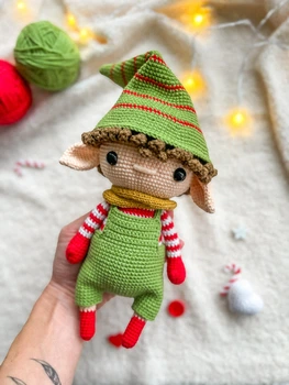 Новогодний вязаный эльф – игрушка амигурумы для рождественского декора. Новогодний эльф. Новогодний гном