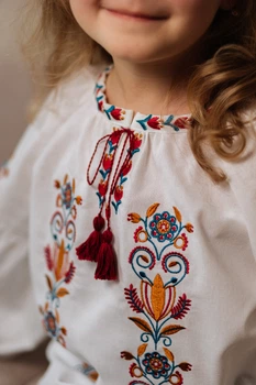Вишиванка для дівчинки KASHTANCHIK 122 см молочна
