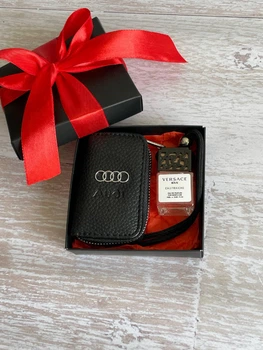 Чоловічий подарунковий набір 2в1 з логотипом AUDI | Ключниця з емблемою + Парфум для авто Versace