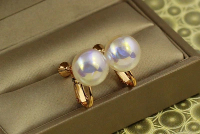 Серьги клипсы Xuping Jewelry шарики белый перламутр 1,6 см золотистые