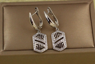 Серьги Xuping Jewelry сокровища пирамиды 3,3 см серебристые