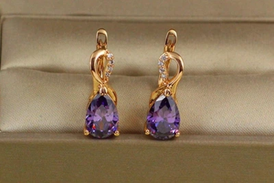 Серьги Xuping Jewelry Скандинавия с фиолетовым камнем 1,8 см золотистые