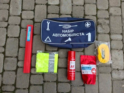 Набор автомобилиста 6в1 универсальный с огнетушителем 0.5л сумка огнетушитель аптечка трос знак жилет