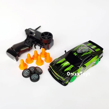 Игрушечная дрифт машинка на радиоуправлении Додж Хеллкет Dodge Hellcat Аккумулятор, Корпус светится 19 см (Green)