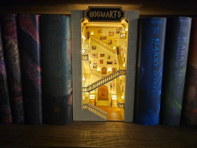 Нічник-вставка для книжкової полиці Book Nook Hogwarts 3D друк. Aivory