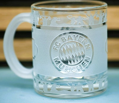 Скляна чашка 320 мл ФК Bayern München Бавария з гравіюванням подарунок для фаната футбольна кружка кругова