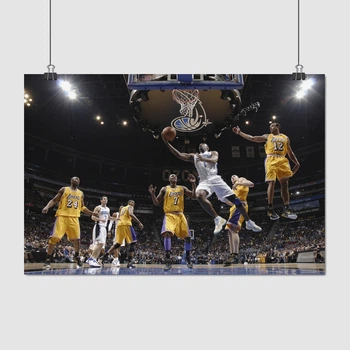 Постер Баскетболісти Lakers у стрибку біля кошика, A3 28×42 см (id4047)