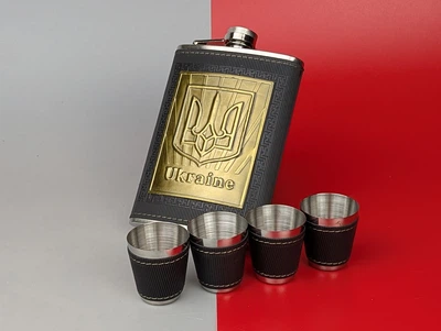 Подарочный набор для мужчины фляга с 4 рюмками и гравировкой Герб Украины 270 мл Черный