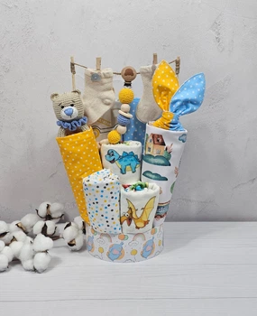 Букет подарков для малышей с пеленок и аксессуаров a.l.babybox Патриотичный 2