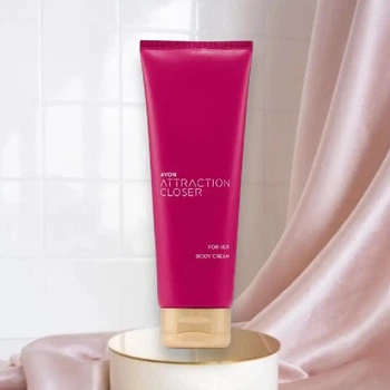 Avon Парфюмированный лосьон для тела Attraction Closer для Нее (125 мл) Увлажнение с популярным восточно-гурманским ароматом