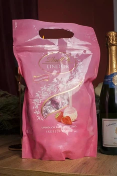 Конфеты Lindt Lindor Erdbeer Sahne 700 г