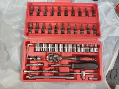 Набор инструментов PCS SOCKET WRENCH SET для ремонта 46 деталей в пластиковом кейсе