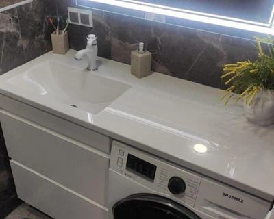 Стільниця 1240х510 з суцільнолитою чашею ''Тіфані'' розмірами 540х300 товщиною 30мм у кольорі Білий глянець