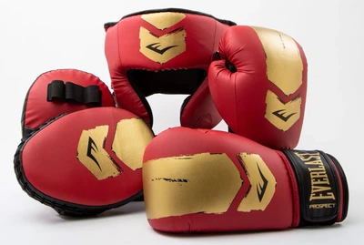 Детский боксерский набор Everlast, перчатки, шлем, лапы, красно-золотой