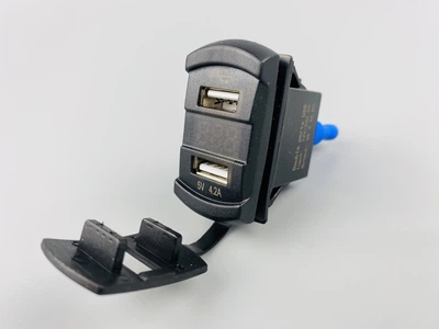 Автомобільне USB-заряджання з вольтметром 5 V 4.8 А