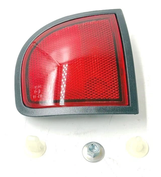 Катафот бампера задний правый, оригинал, Mitsubishi L200 OEM 8355A016