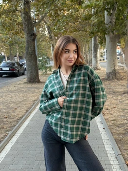 Рубашка женская в клетку оверсайз зеленая S