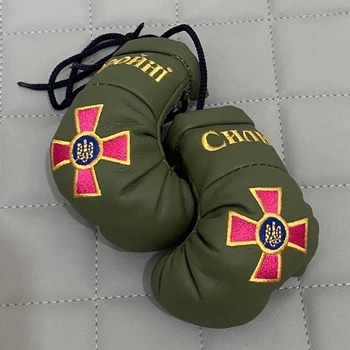 Брелок боксерские перчатки на зеркало заднего вида ЗСУ цвета хаки