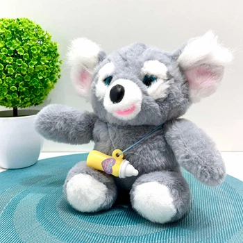 Коала интерактивная мягкая игрушка бутылочка в комплекте моргает сенсорный и магнитный датчик звук 24см Серый (933-214 E)