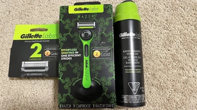 Мужской набор для бритья Gillette Labs (бритва с подставкой 3 картриджами и гелем)