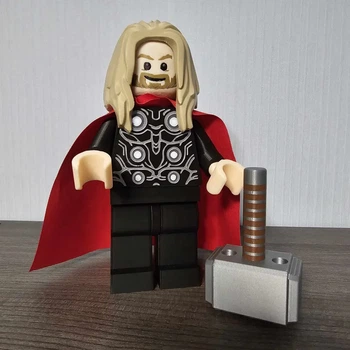 Фігурка Тор (Thor) у стилі конструктора з плащем та молотом. Aivory