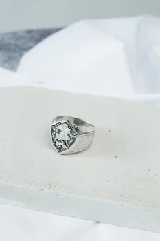 Печатка серебряная Георгий Победоносец с черной эмалью 60018р, 21.5 размер