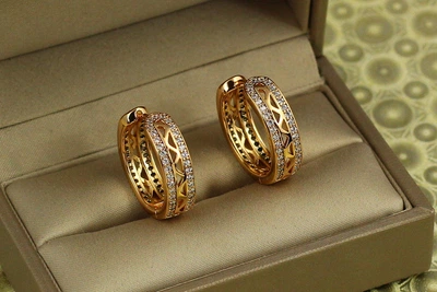 Серьги кольца Хuping Jewelry с рисунками треугольники 2,1 см золотистые