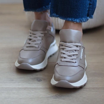 Женские кроссовки Zlett из натуральной кожи на белой подошве с бежевыми вставками 40