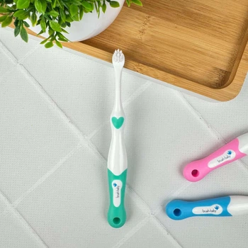 Зубная щетка Brush-Baby First Brush от 0 до 18 месяцев (бирюзовые), 1 шт