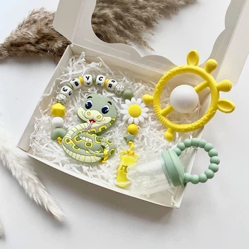 Подарочный набор для девочки с именной игрушкой грызунком Змея хаки, на выписку, крестины, пол года