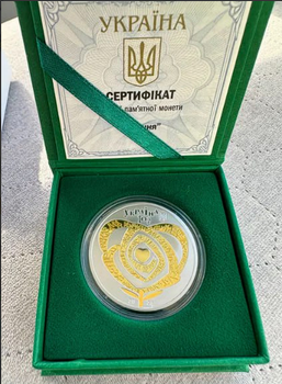Памятная монета "Любовь" с позолотой 2024