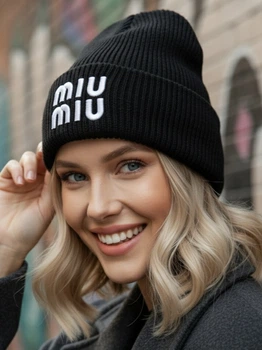 Шапка унисекс Miu Miu двойная с отворотом черная