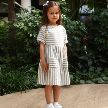 Дитяча муслінова сукня з кишенями у смужку Trendy Тot 03-01437 блакитний 134 см (9 років)