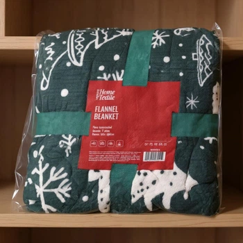Мягкий теплый плед покрывало ARDESTO Christmas Flannel 160x200 см рождественский принт из 100% полиэстера плед для спальни детской и пикника Зеленый с рождественским принтом Елки