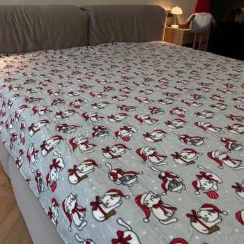 Плед флисовый новогодний полуторный 150х200 светло-серый Новогодние котики Colorful Home NPF7