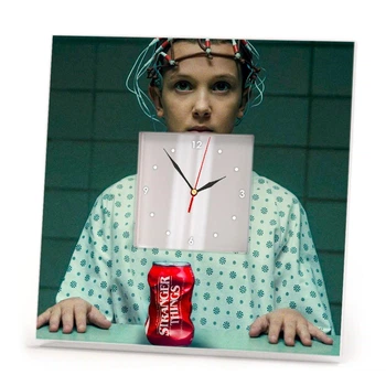 Часы "Сериал Очень странные дела. Stranger Things" сувенир фанатам сериала Netflix, стильное украшение спальни, кафе, бара