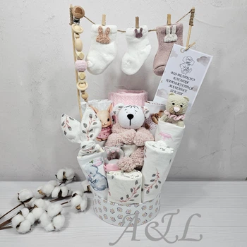 Букет подарков для малышей с пледом пеленками и аксессуарами a.l.babybox Веточки
