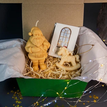 Новогодний подарочный набор свечей Санта и аромасаше Лошадка - 4 Seasons Candles