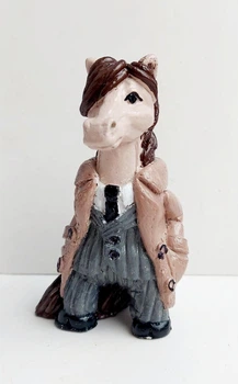 Новогодняя фигурка Конь в пальто Символ года 2026 Керемическая фигура HandMade 8 см