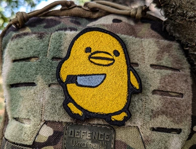 Вишитий шеврон качка з ножем на липучці велкро