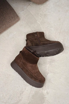 Жіночі короткі зимові уггі PARADIZE SHOES шоколадного кольору замшеві з боковою блискавкою на високій підошві 38 розмір (устілка 24,7 см)