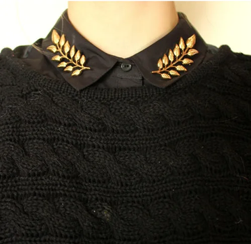 Стильная брошь на воротник акриловый лист дерева золотистая