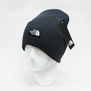 Шапка норд фейс (the north face) тёмно-серого цвета с чёрно-белой эмблемой на отвороте ZE00122-1