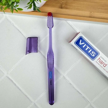 Зубная щетка VITIS HARD CAMPAIGN, жесткая (картонная упаковка), фиолетовая