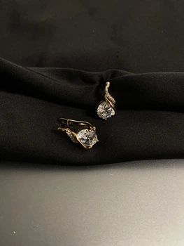 Серьги с камешком английский замок золотого цвета 36103 One Size