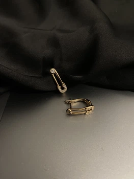 Сережки шпильки з камінчиками золотого кольору 36100 One Size
