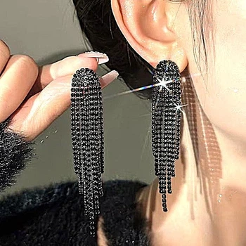 Серьги бижутерия Удлиненные вечерние в стразах Fashion jewelry Черные